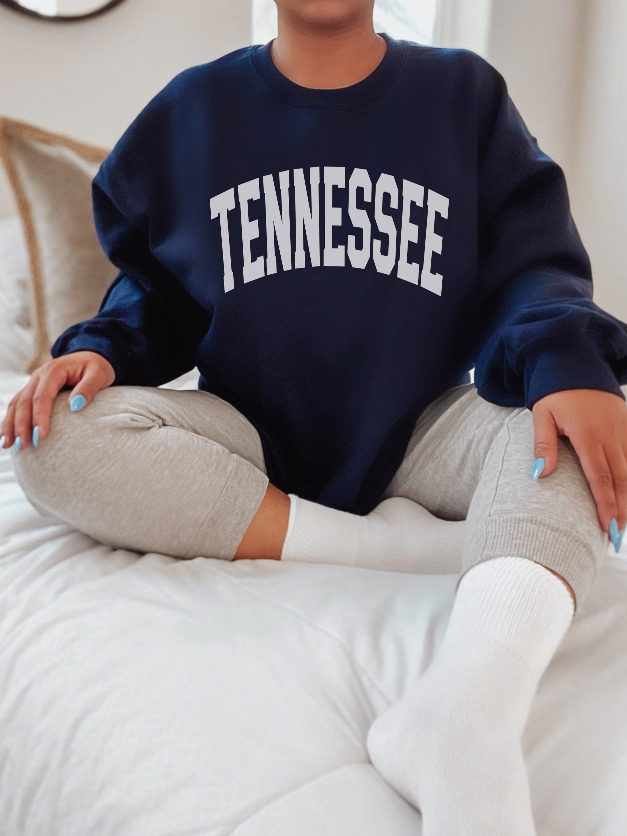 Vintage Tennessee College Sweatshirt Vintage College Sweater Oversized Crewneck Tennessee Gifts TN Fan Sweatshirt Vintage Shirt TN Gift