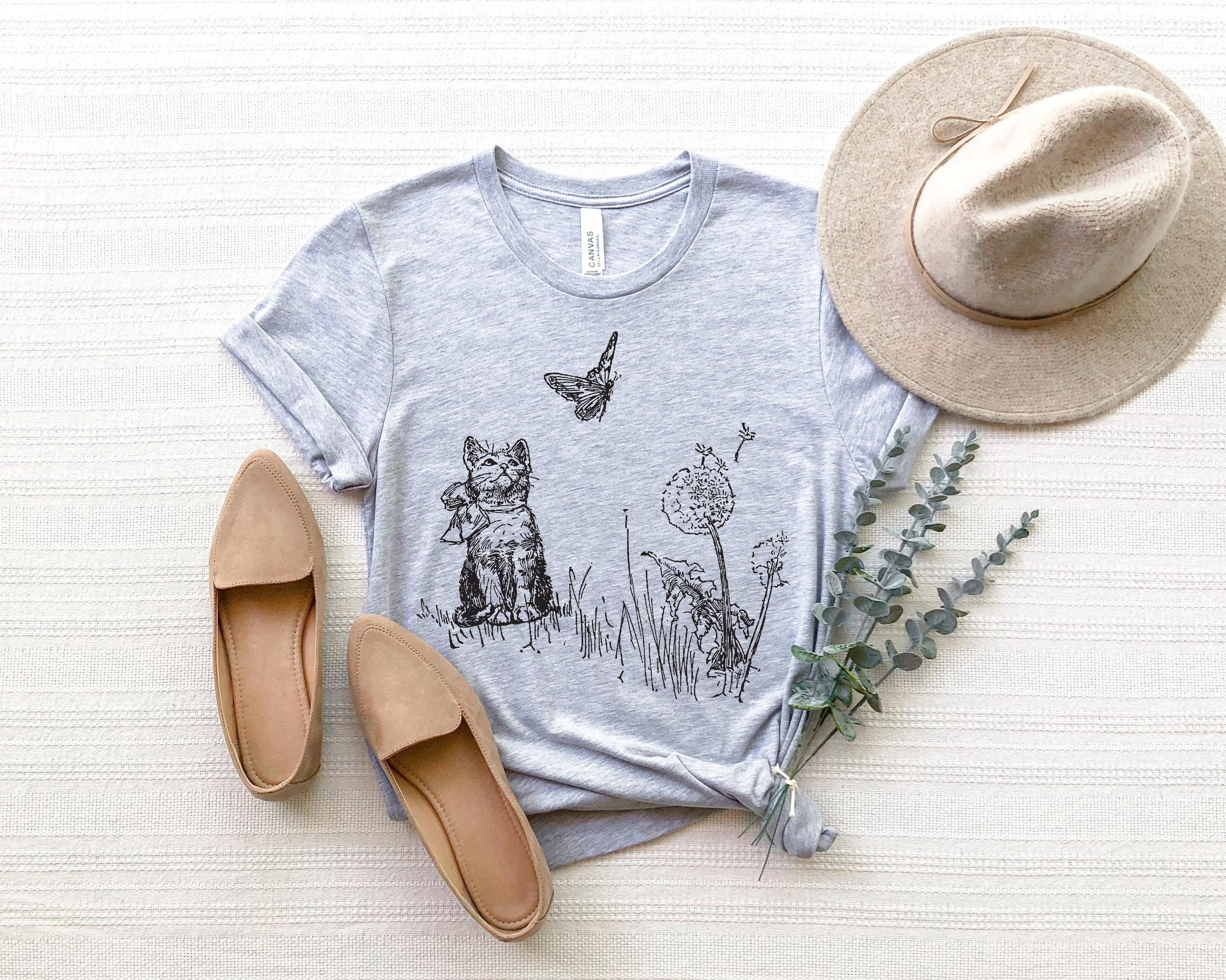 Vintage Cat Shirt Butterfly Tshirt Vintage Clothes Cat Lover Gifts Cat Clothing Cat Lady Cat Mom Cat Shirts WomenâsGraphic Tee Kitten Shirt